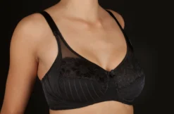 Reggiseno Senza Ferretto In Pizzo E Tulle Coppa C Selene Art. Scarlet -INTIMO OUTLET Saldi scarlett negro 17w0158 web